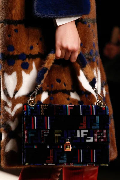 Look 52